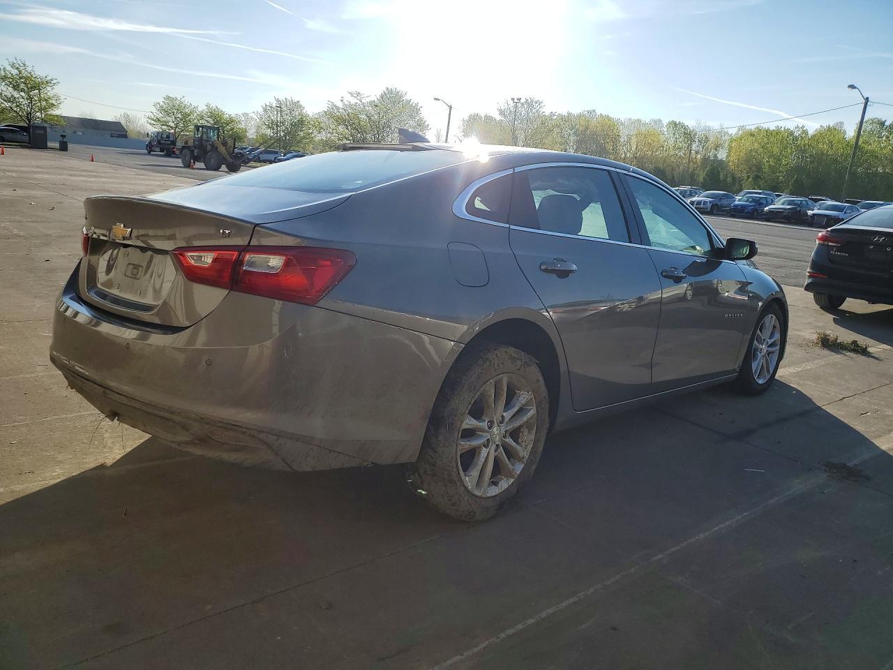 2018 Chevrolet Malibu Lt - Image 3