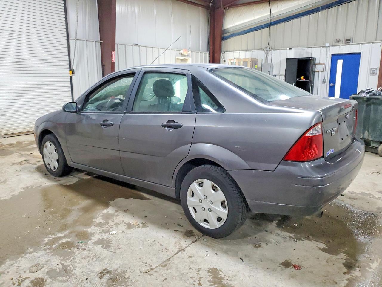 2005 Ford Focus Zx4 - Image 2