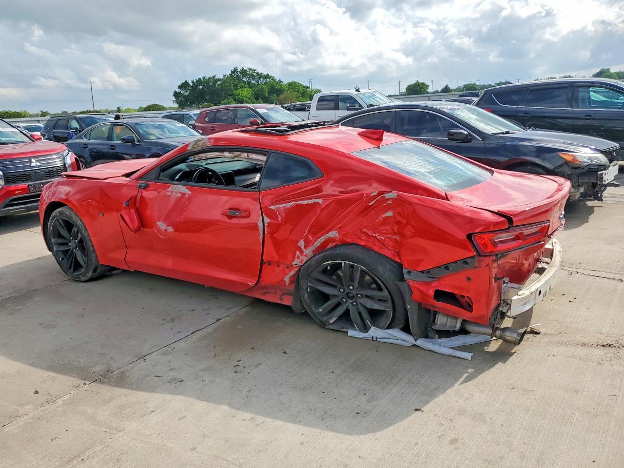 2017 Chevrolet Camaro Lt - Image 2