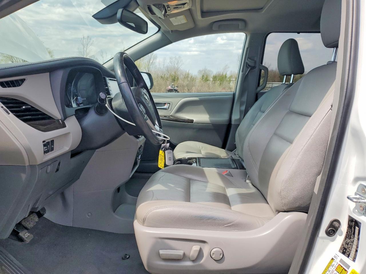 2019 Toyota Sienna Xle 8-Passenger - Image 7
