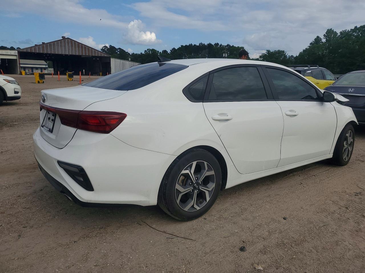 2021 Kia Forte Lxs - Image 3