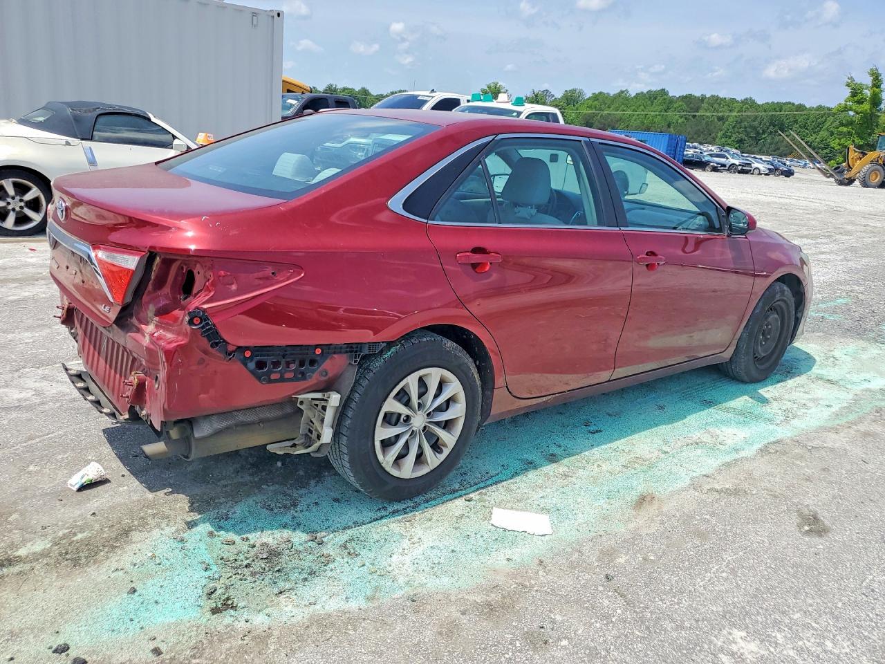2016 Toyota Camry Le - Фото 3
