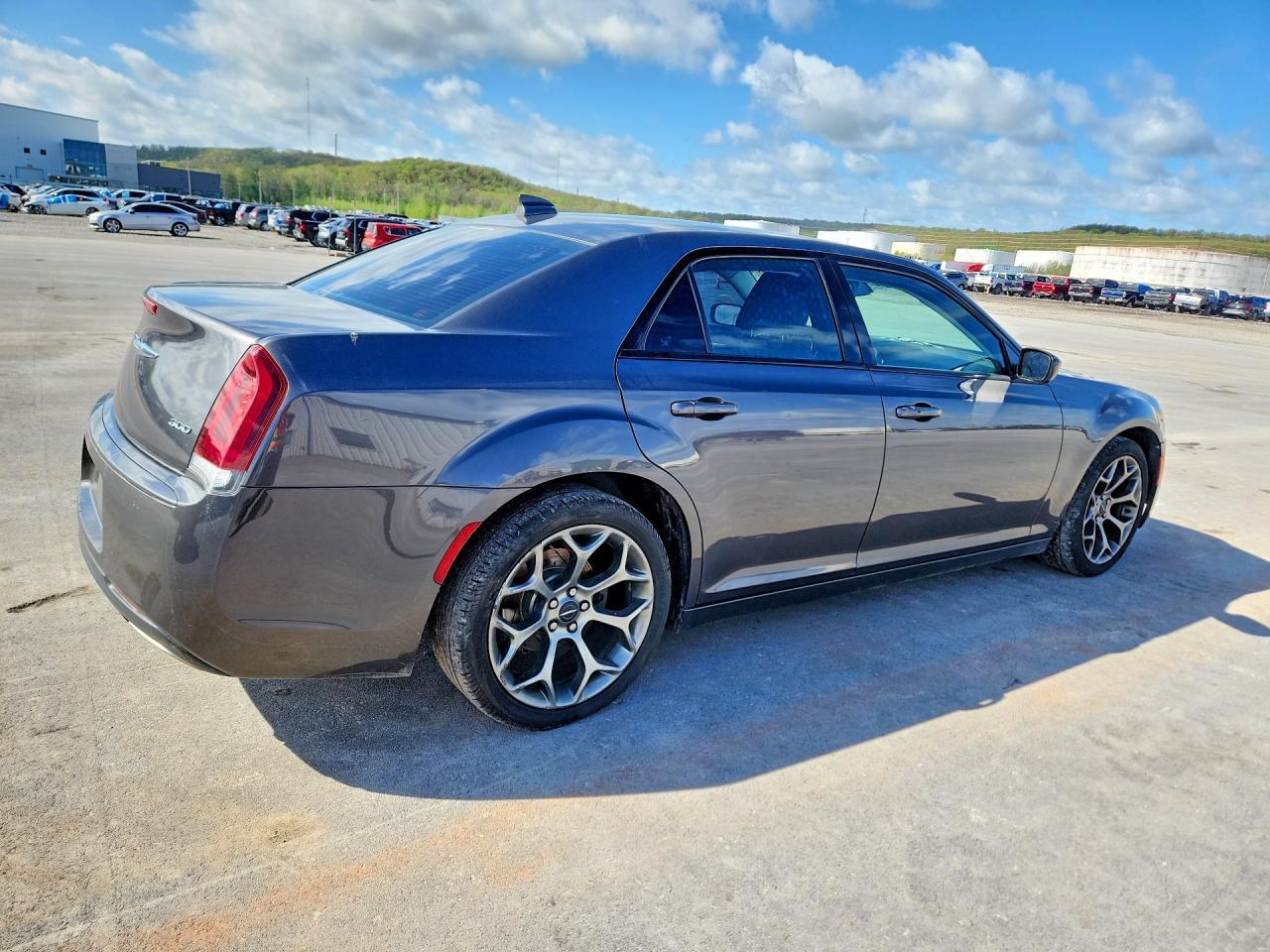 2018 Chrysler 300 Touring - Фото 3