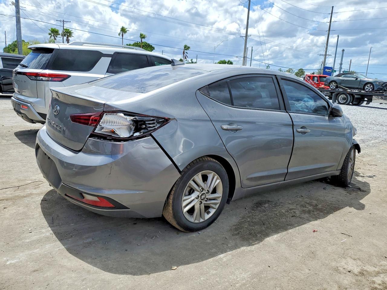 2019 Hyundai Elantra Sel - Фото 3