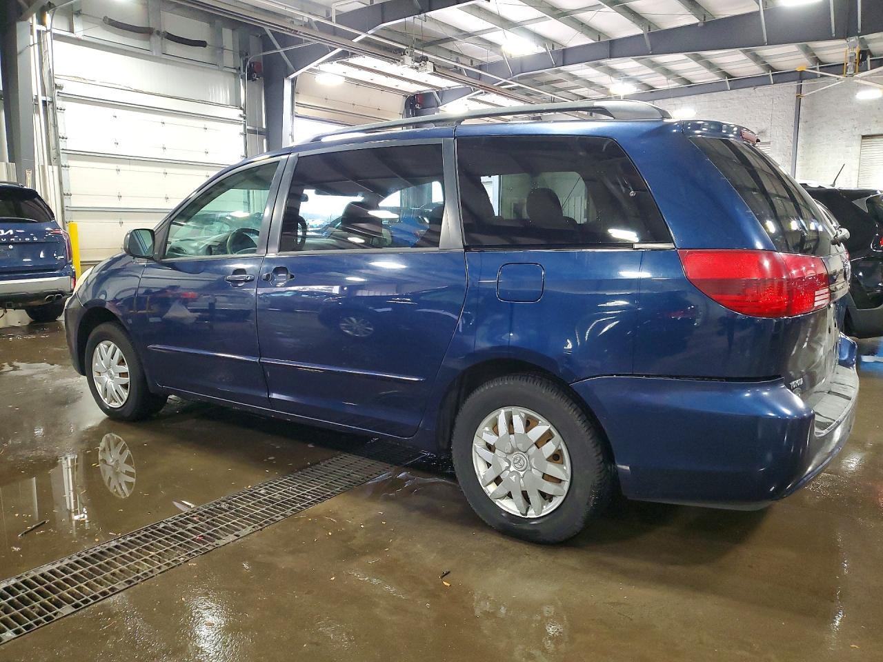 2005 Toyota Sienna Le 7 Passenger - Image 2