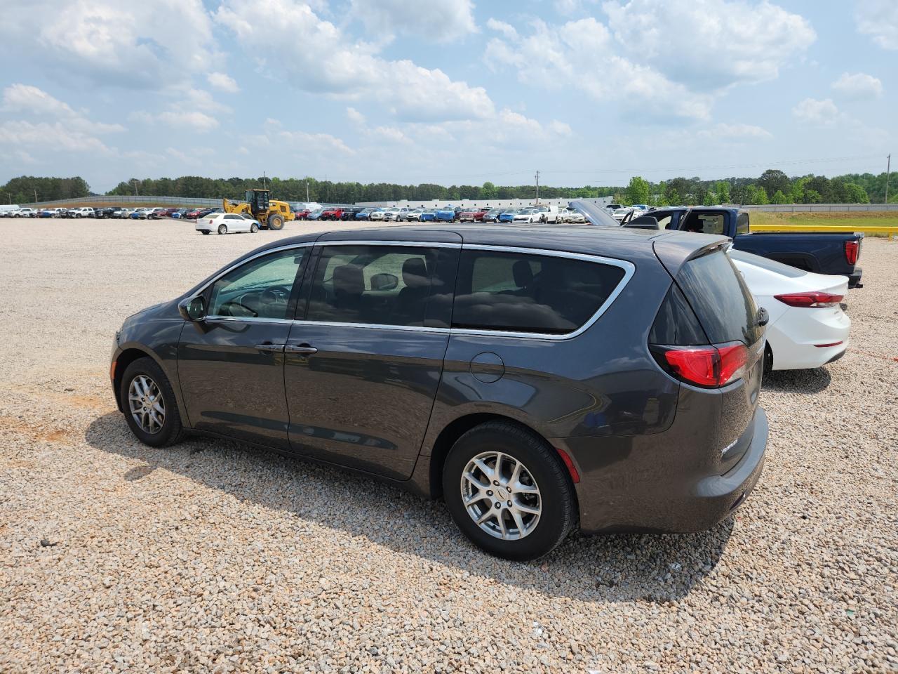 2022 Chrysler Voyager Lx - Фото 2