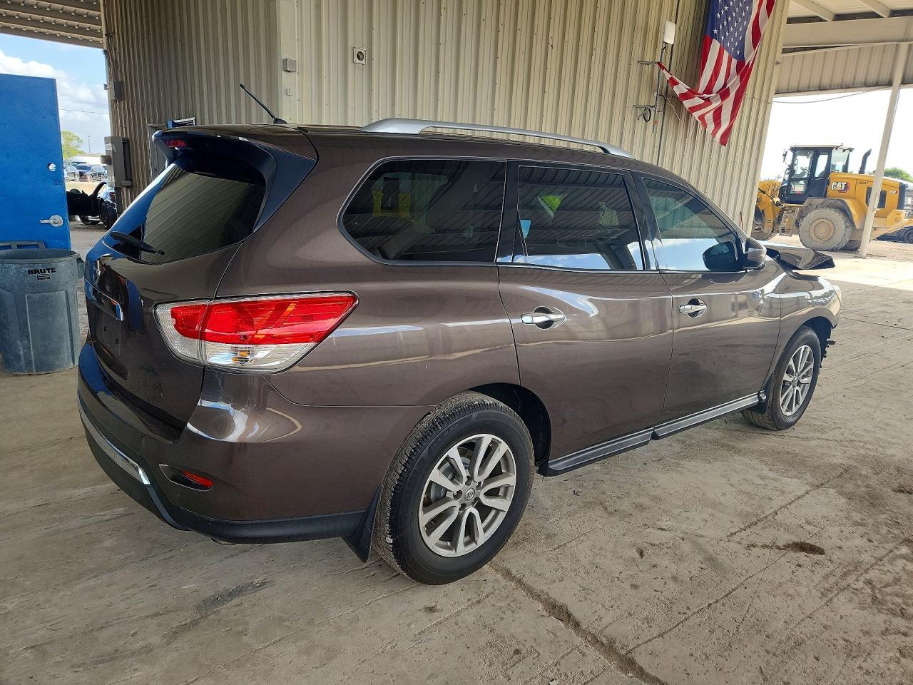 2016 Nissan Pathfinder S - Image 3