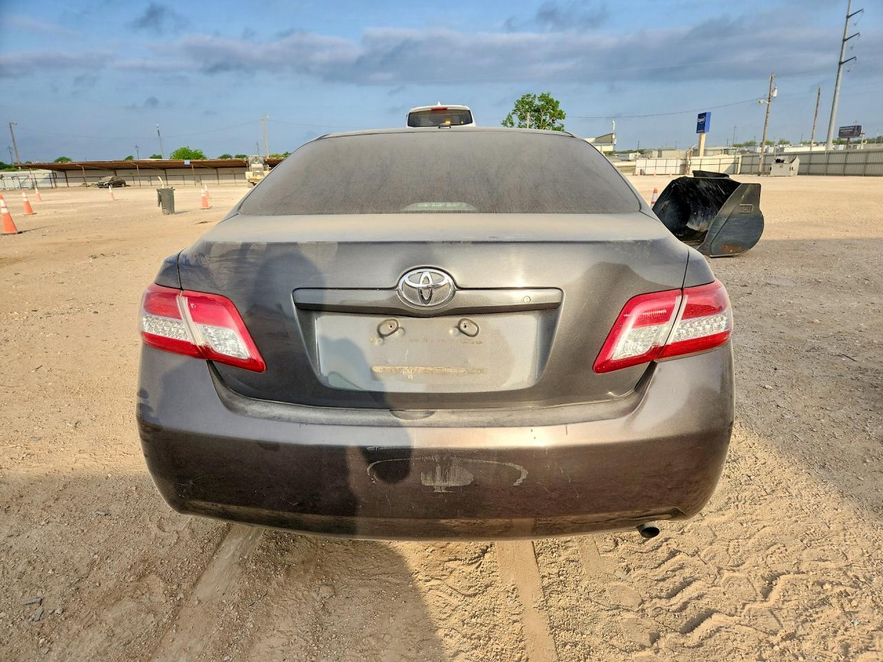 2011 Toyota Camry Le - Фото 6