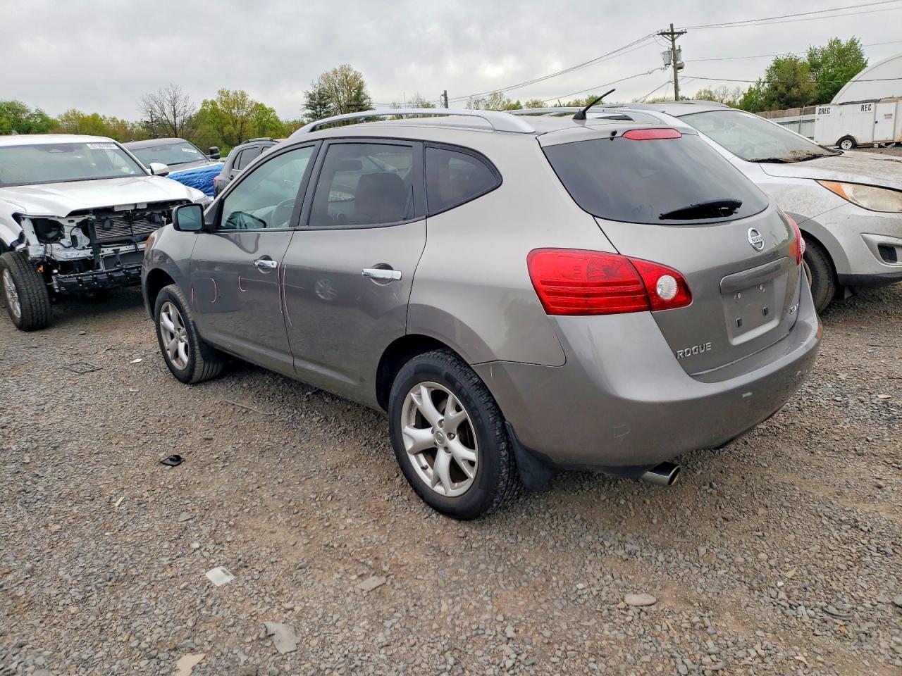 2010 Nissan Rogue S - Фото 2