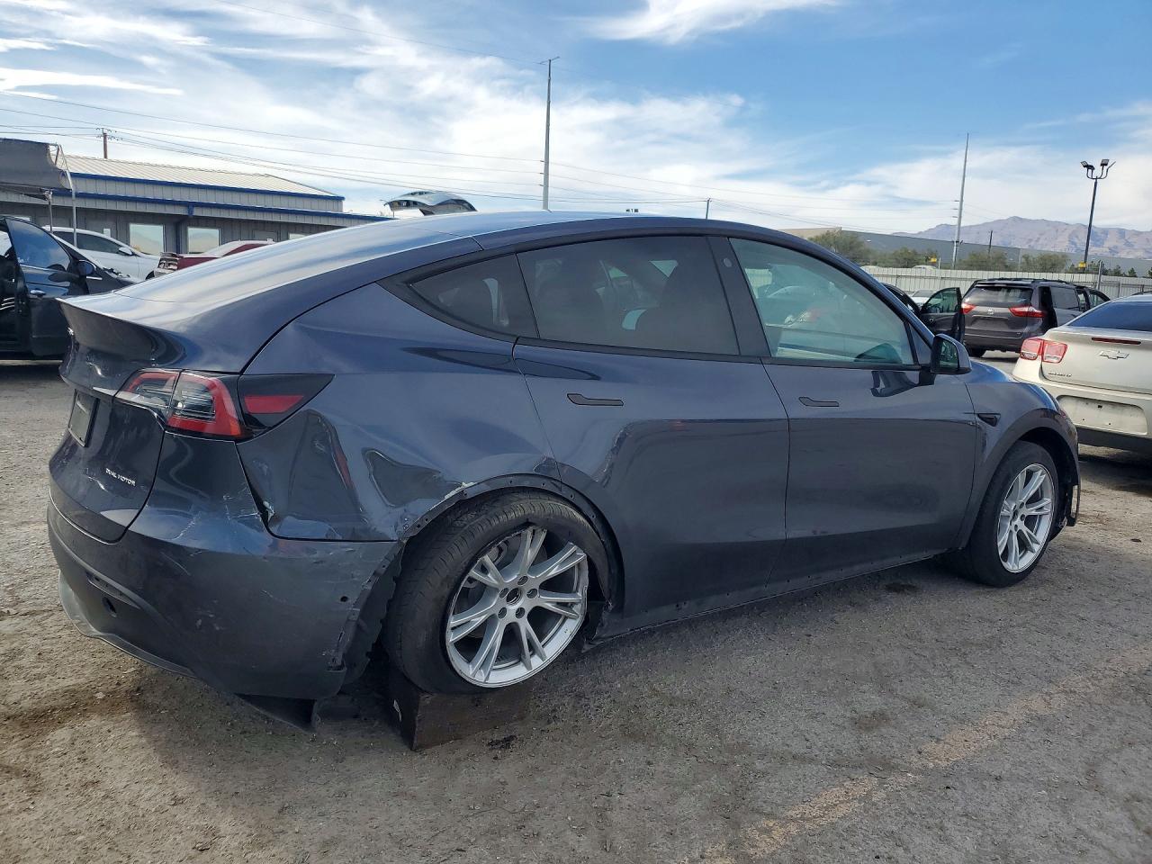2022 Tesla Model Y - Image 3