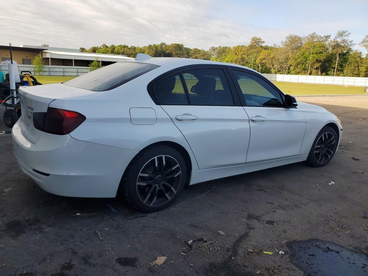 2013 BMW 328 I Sulev - Image 3