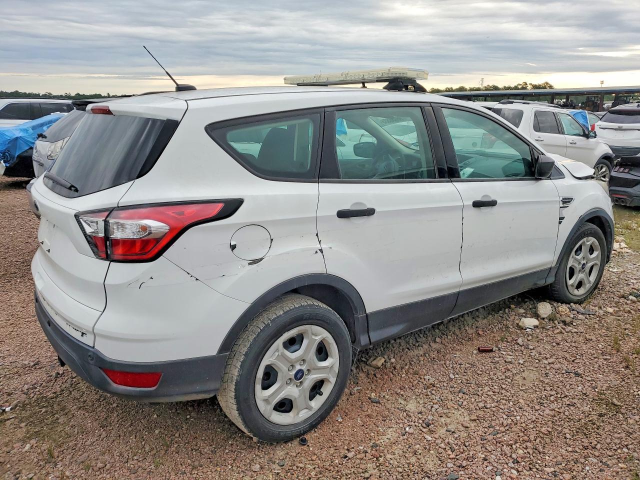 2018 Ford Escape S - Фото 3