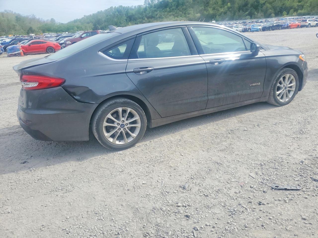 2019 Ford Fusion Se - Image 3