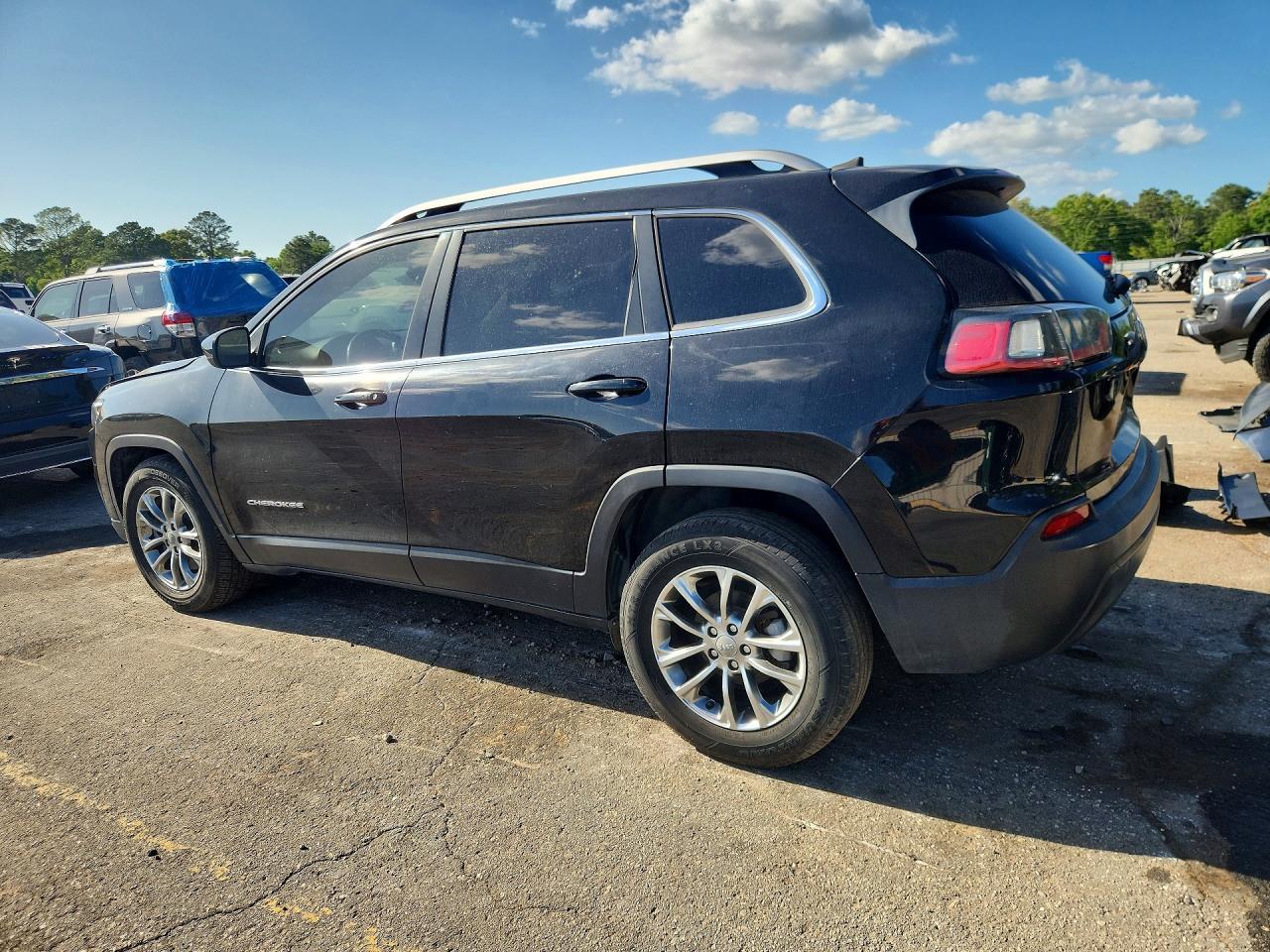 2019 Jeep Cherokee Latitude Plus - Фото 2
