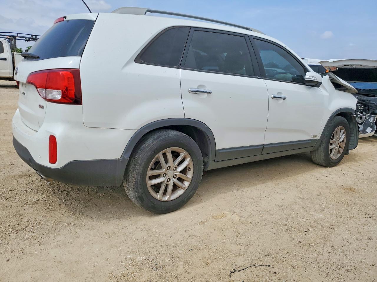 2015 Kia Sorento Lx - Image 3