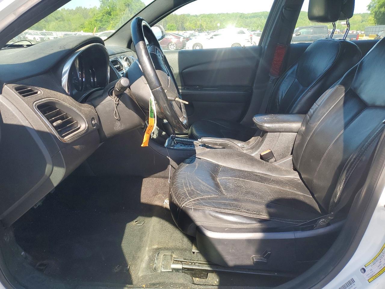 2013 Chrysler 200 Limited - Image 7