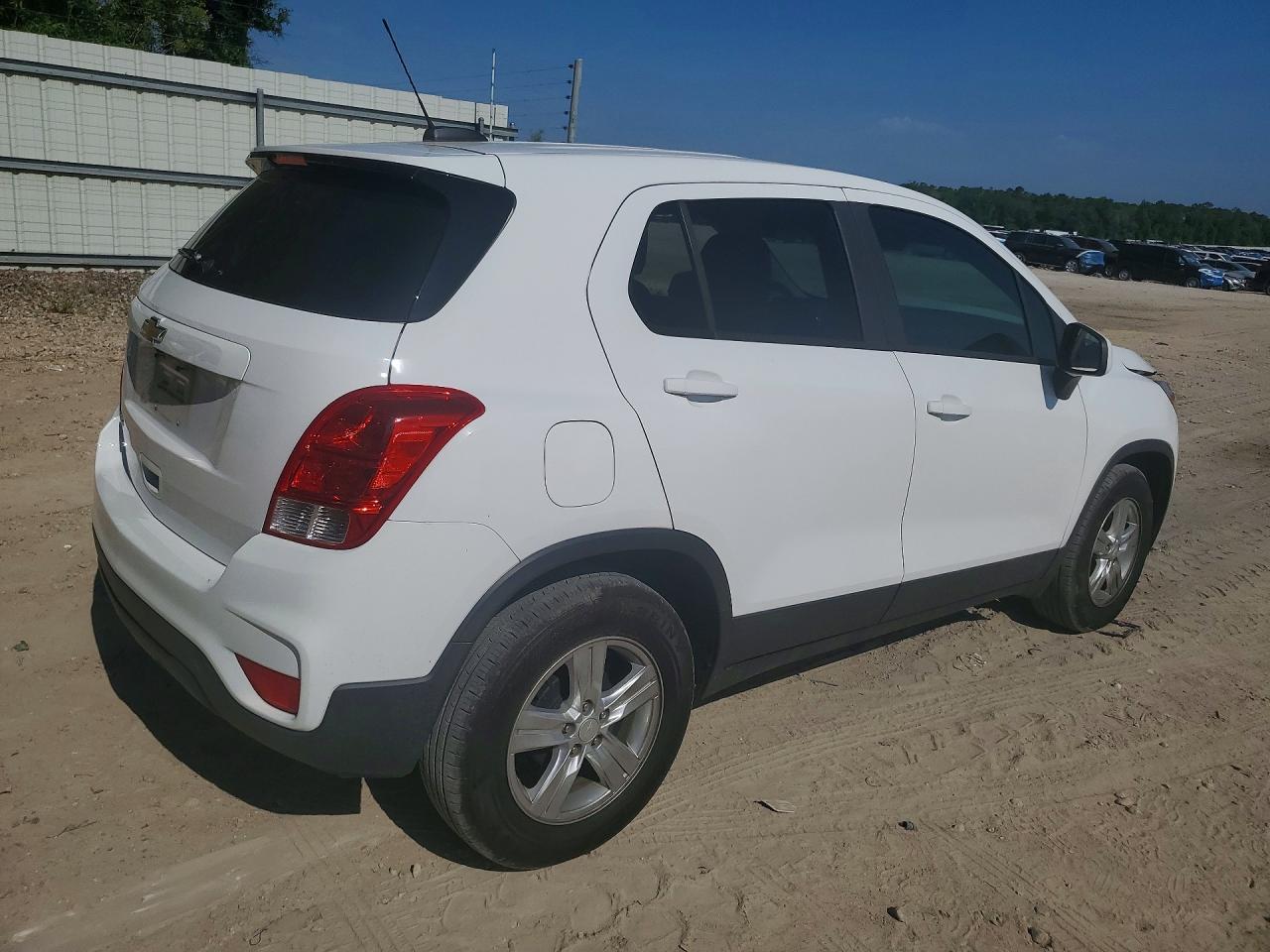 2020 Chevrolet Trax Ls - Image 3