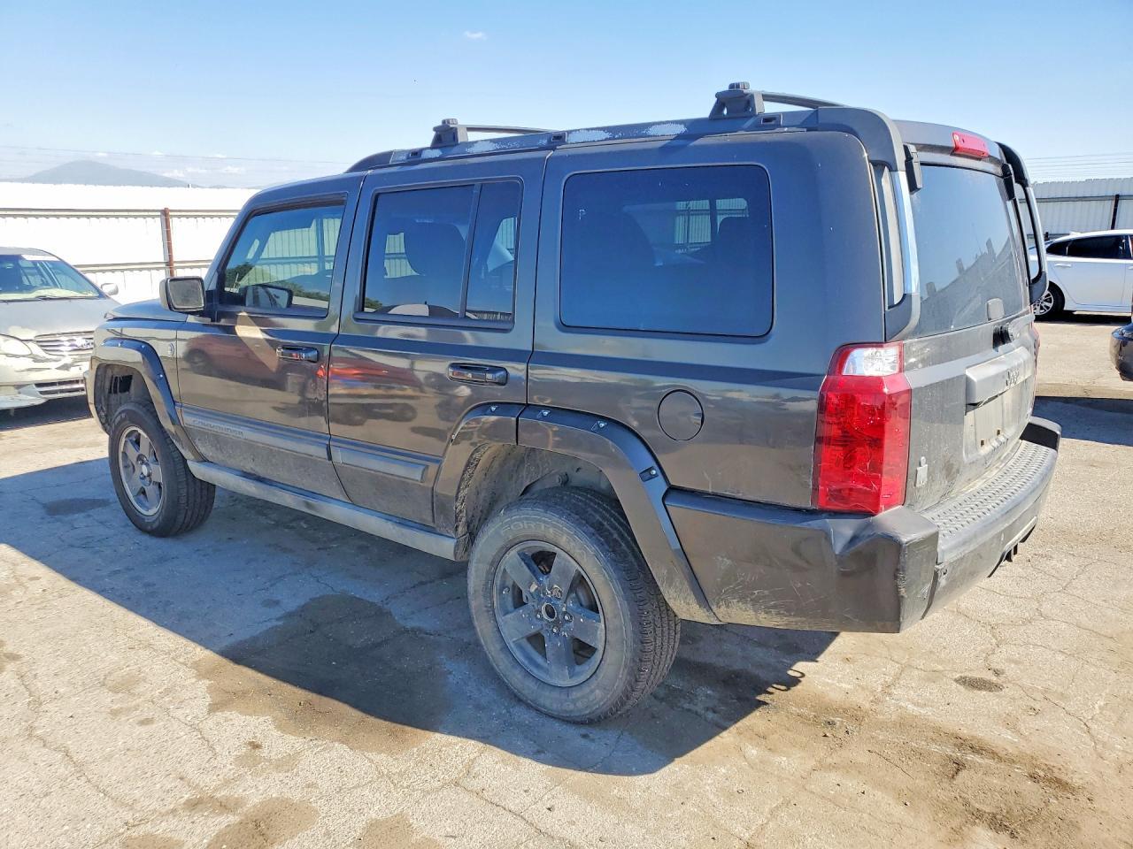 2006 Jeep Commander Limited - Image 2