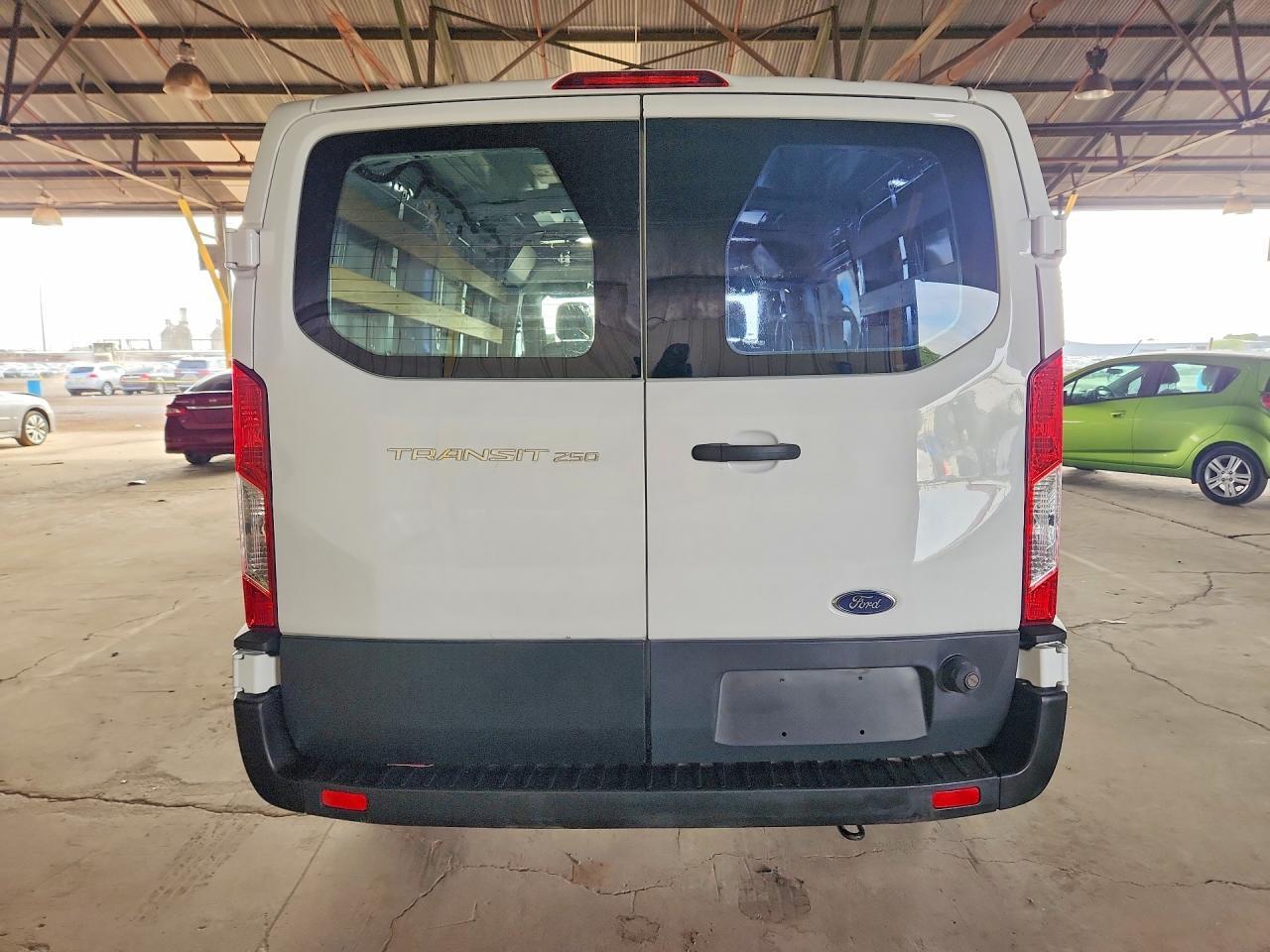 2025 Ford Transit T-250 - Фото 6