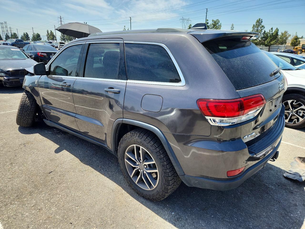 2020 Jeep Grand Cherokee Laredo - Image 2