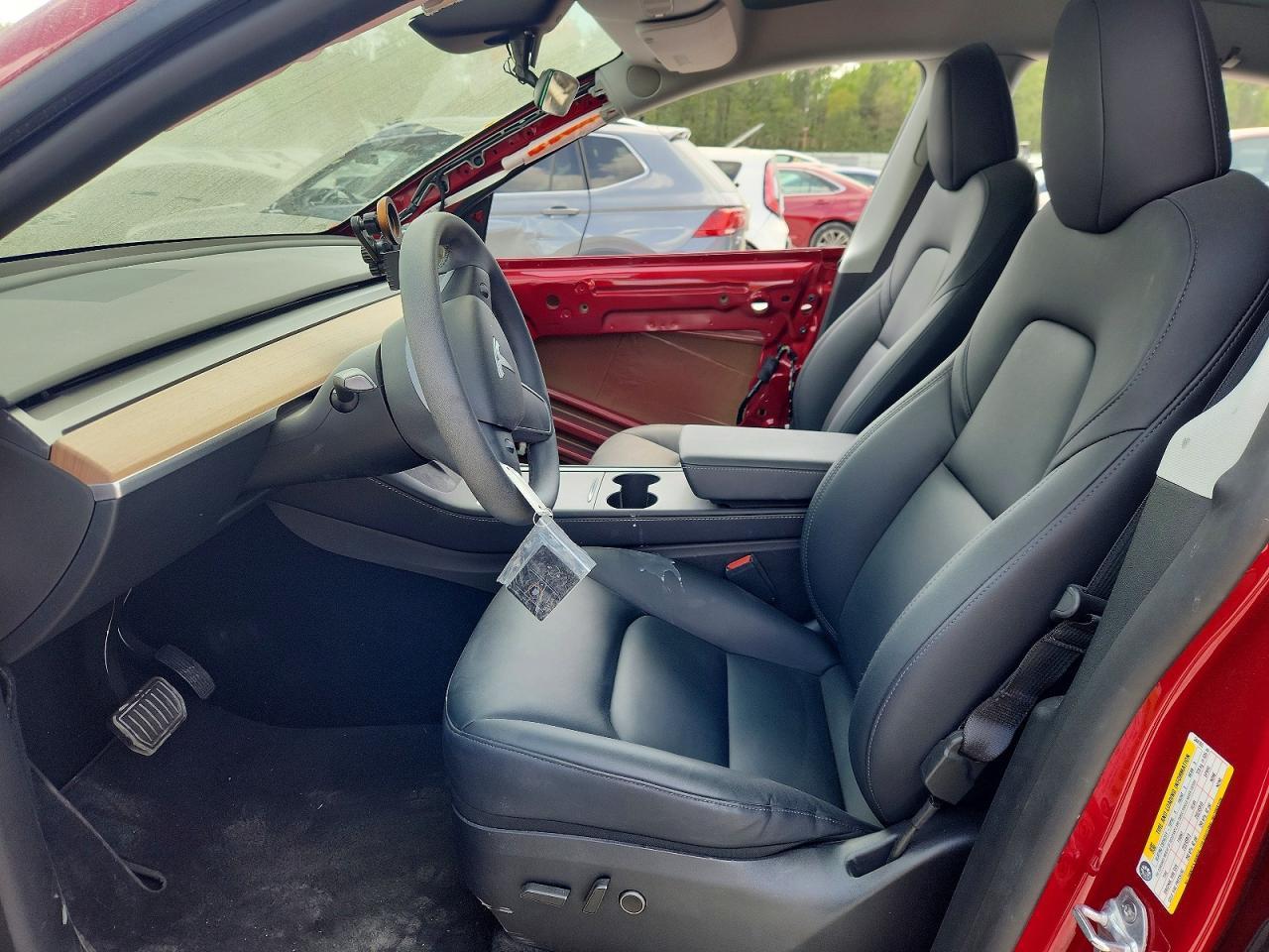2025 Tesla Model Y - Фото 7