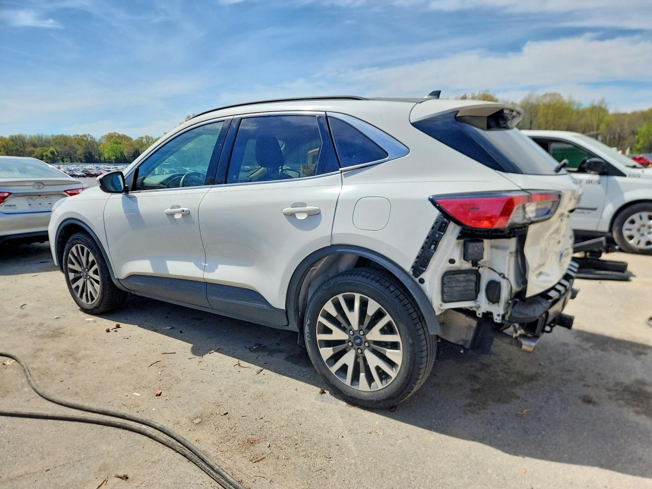 2020 Ford Escape Titanium - Фото 2