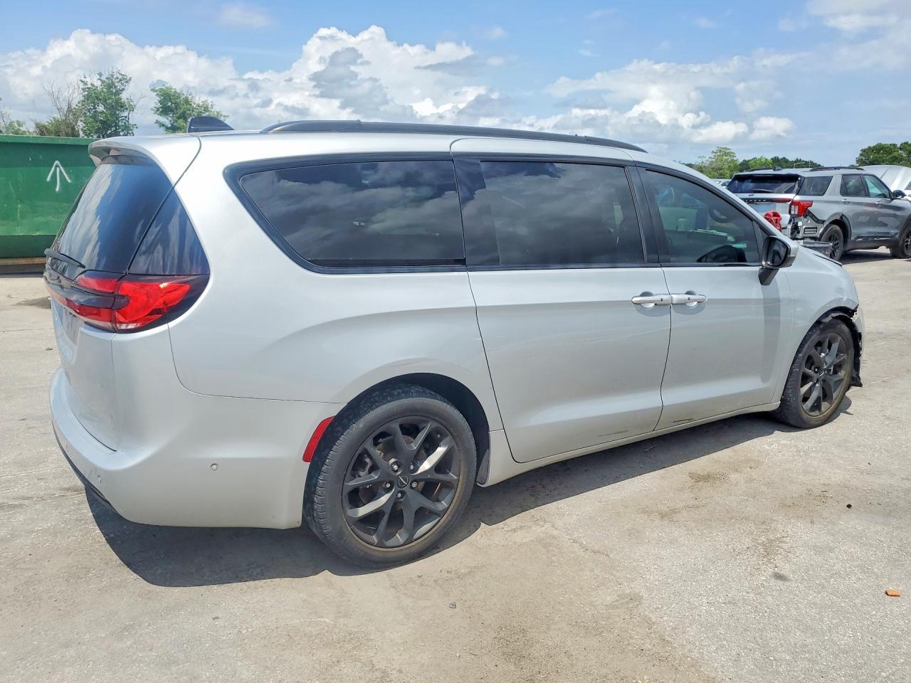 2023 Chrysler Pacifica Touring L - Фото 3