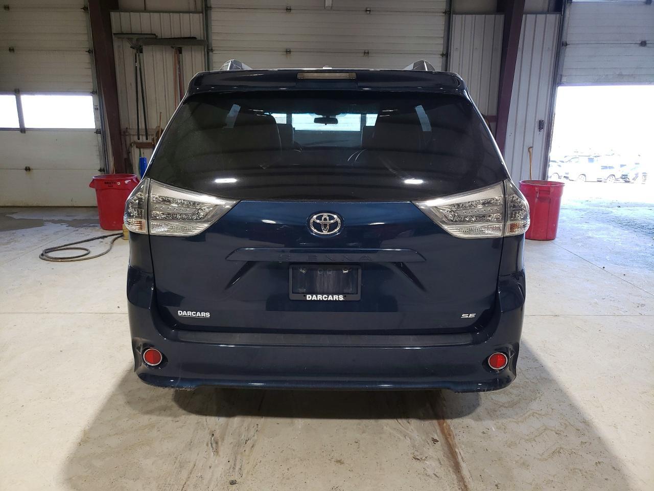 2011 Toyota Sienna Se 8-Passenger - Image 6