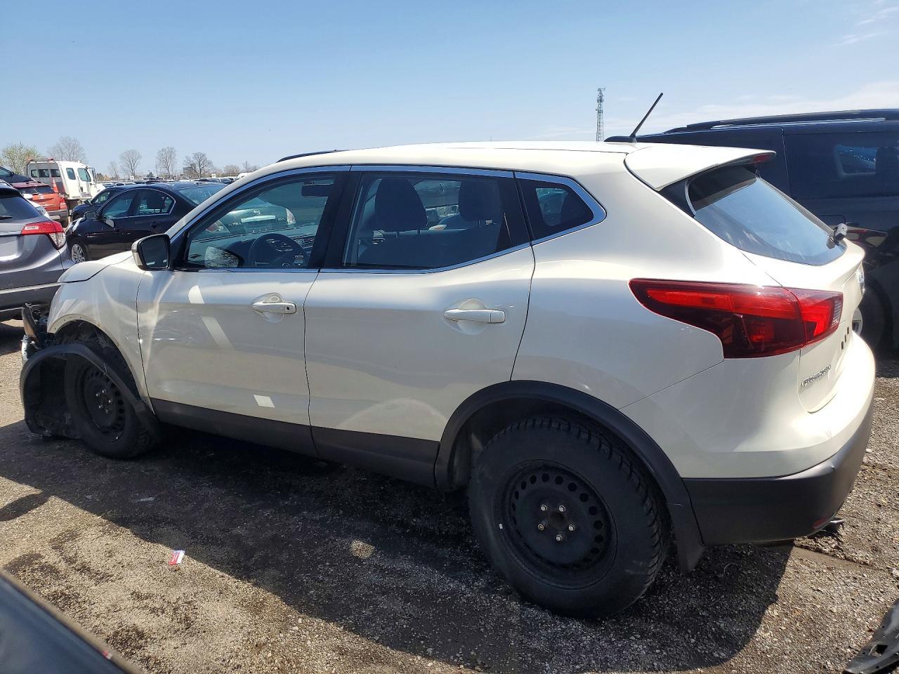 2017 Nissan Rogue Sport S - Фото 2