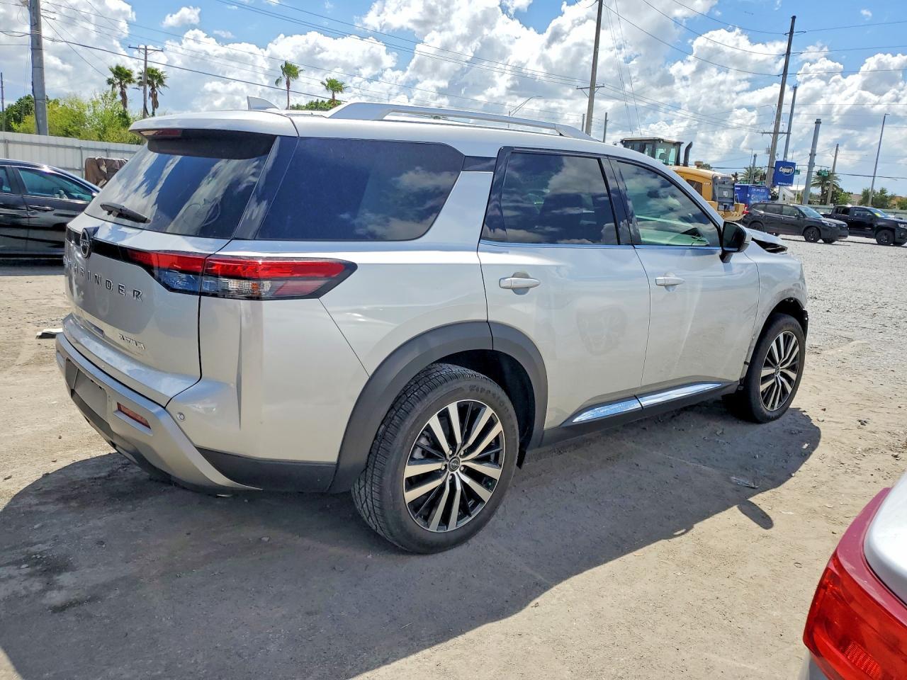 2023 Nissan Pathfinder Platinum - Фото 3