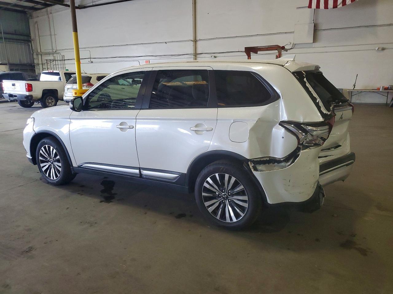 2020 Mitsubishi Outlander Es - Image 2