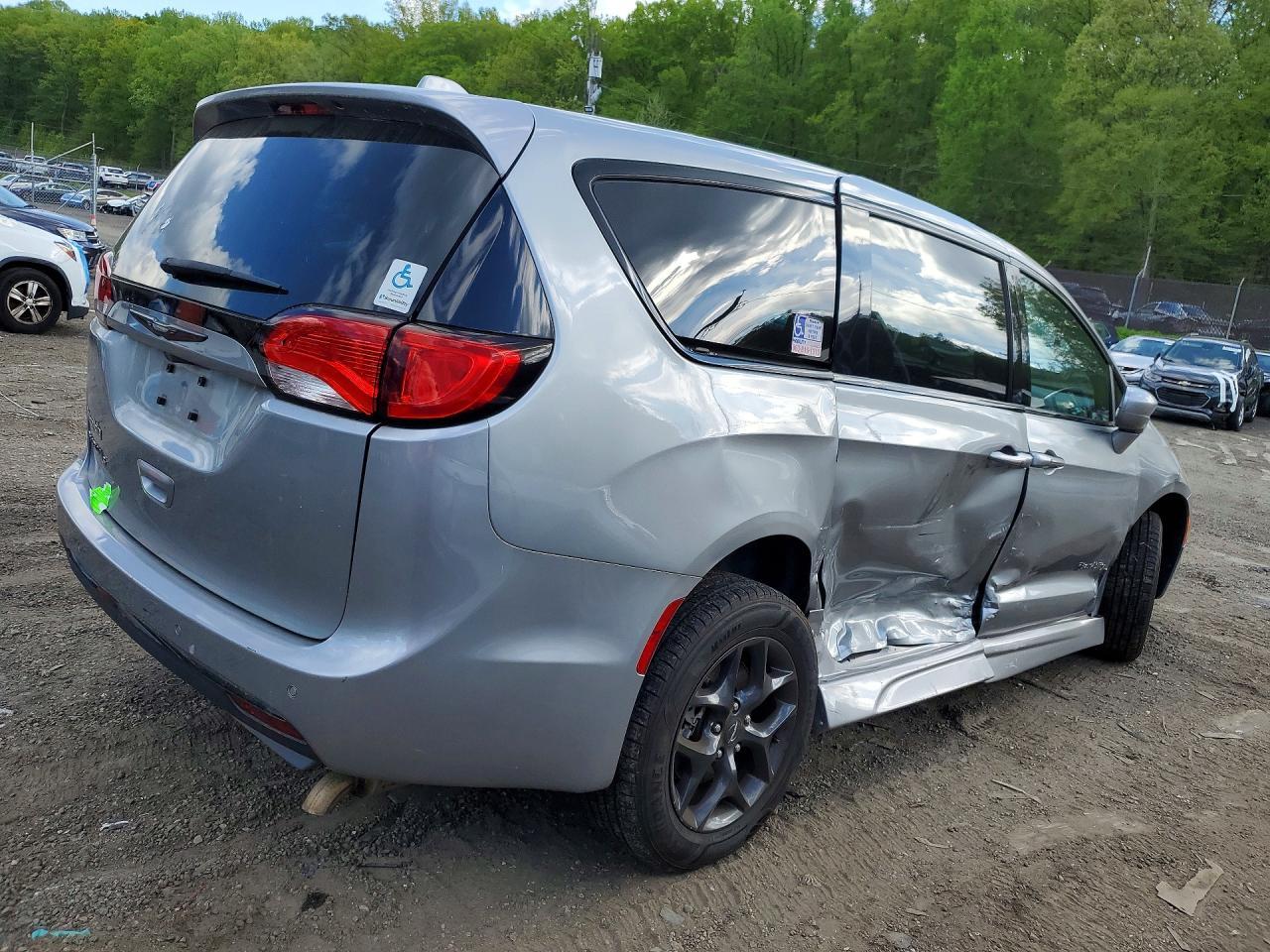2019 Chrysler Pacifica Touring Plus - Фото 3