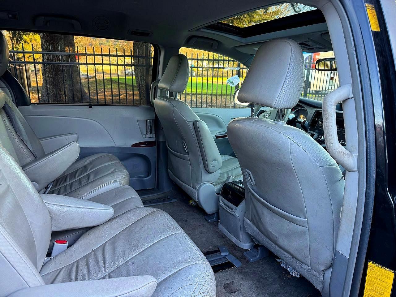 2014 Toyota Sienna Xle 8-Passenger - Image 6