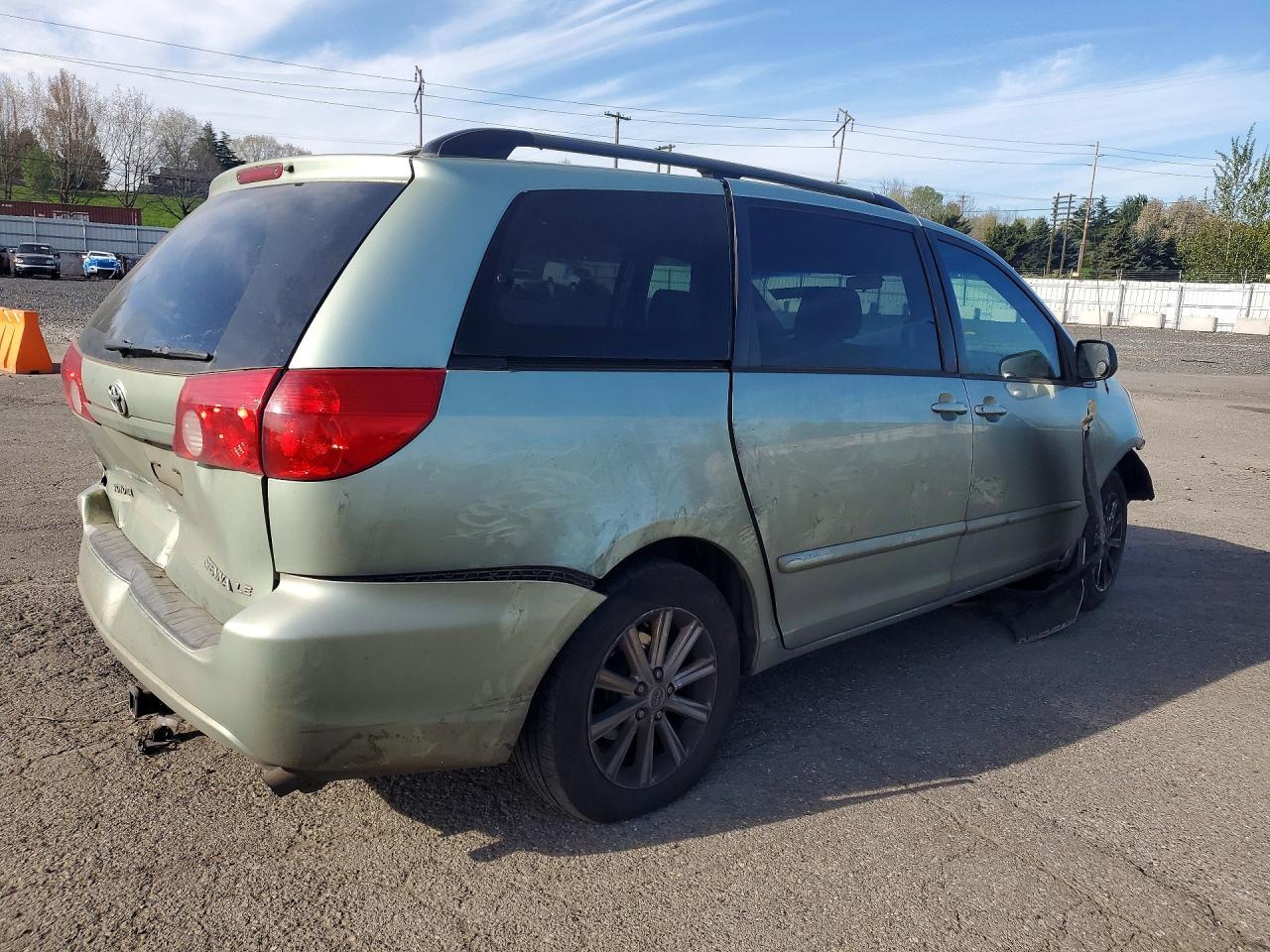 2008 Toyota Sienna Le 7-Passenger - Фото 3