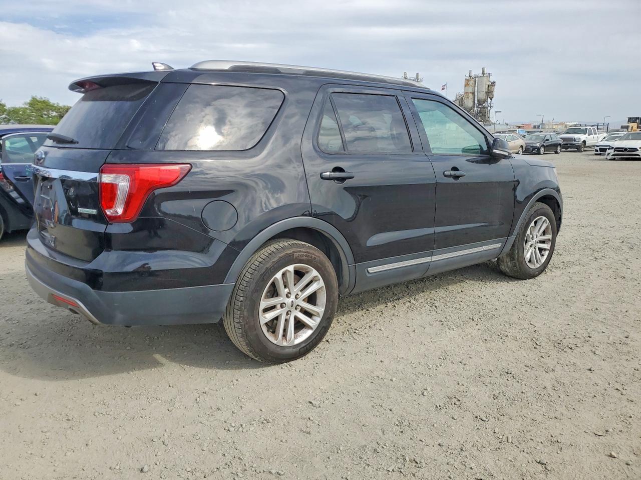 2017 Ford Explorer Xlt - Фото 3