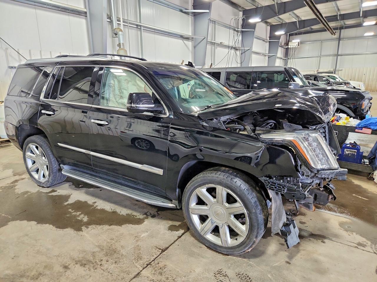 2016 Cadillac Escalade Luxury - Image 4