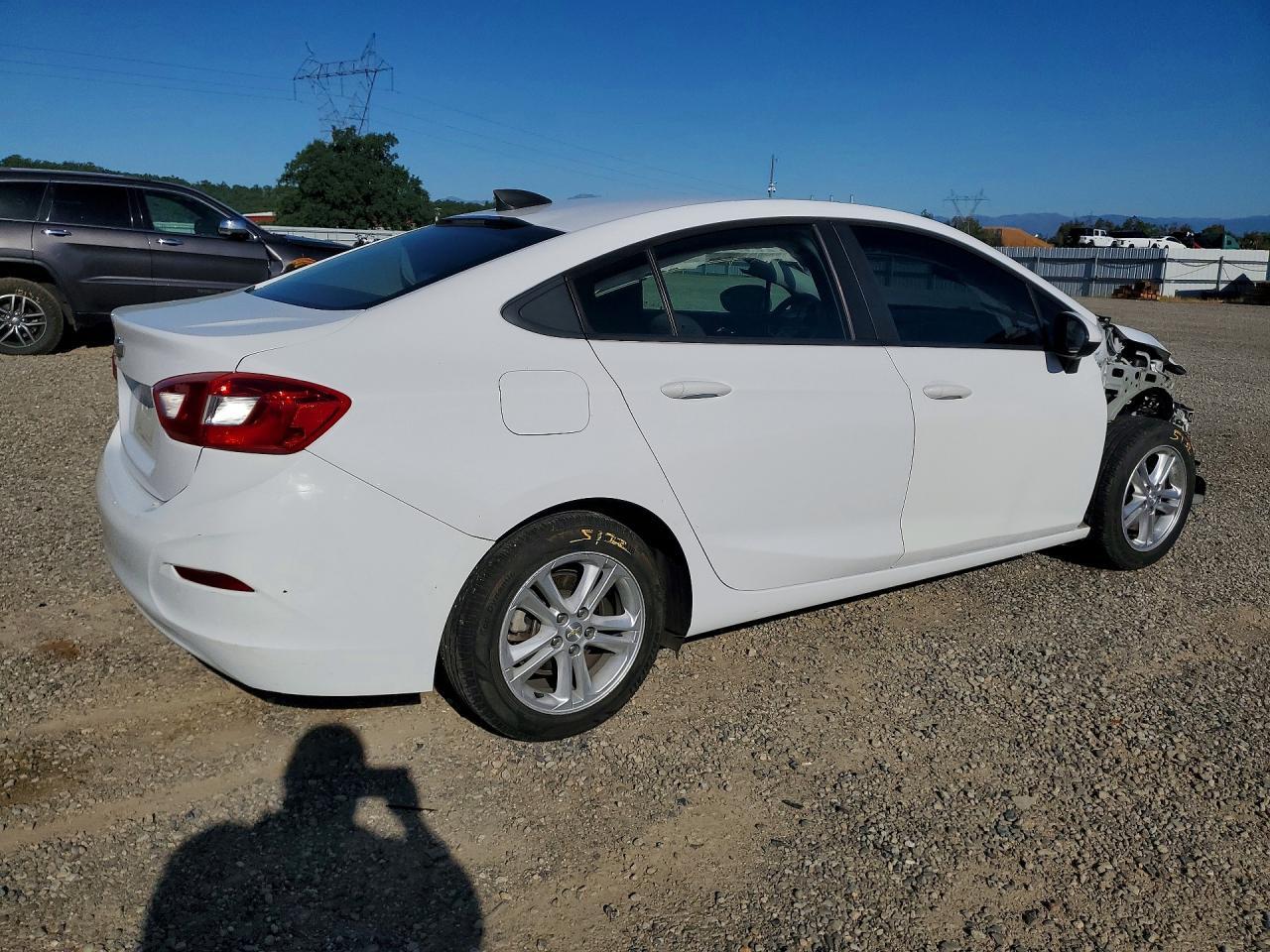 2017 Chevrolet Cruze Ls - Image 3