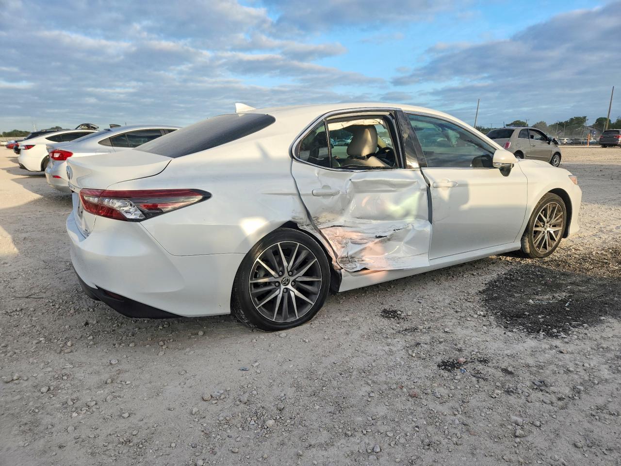 2022 Toyota Camry Xle - Фото 3