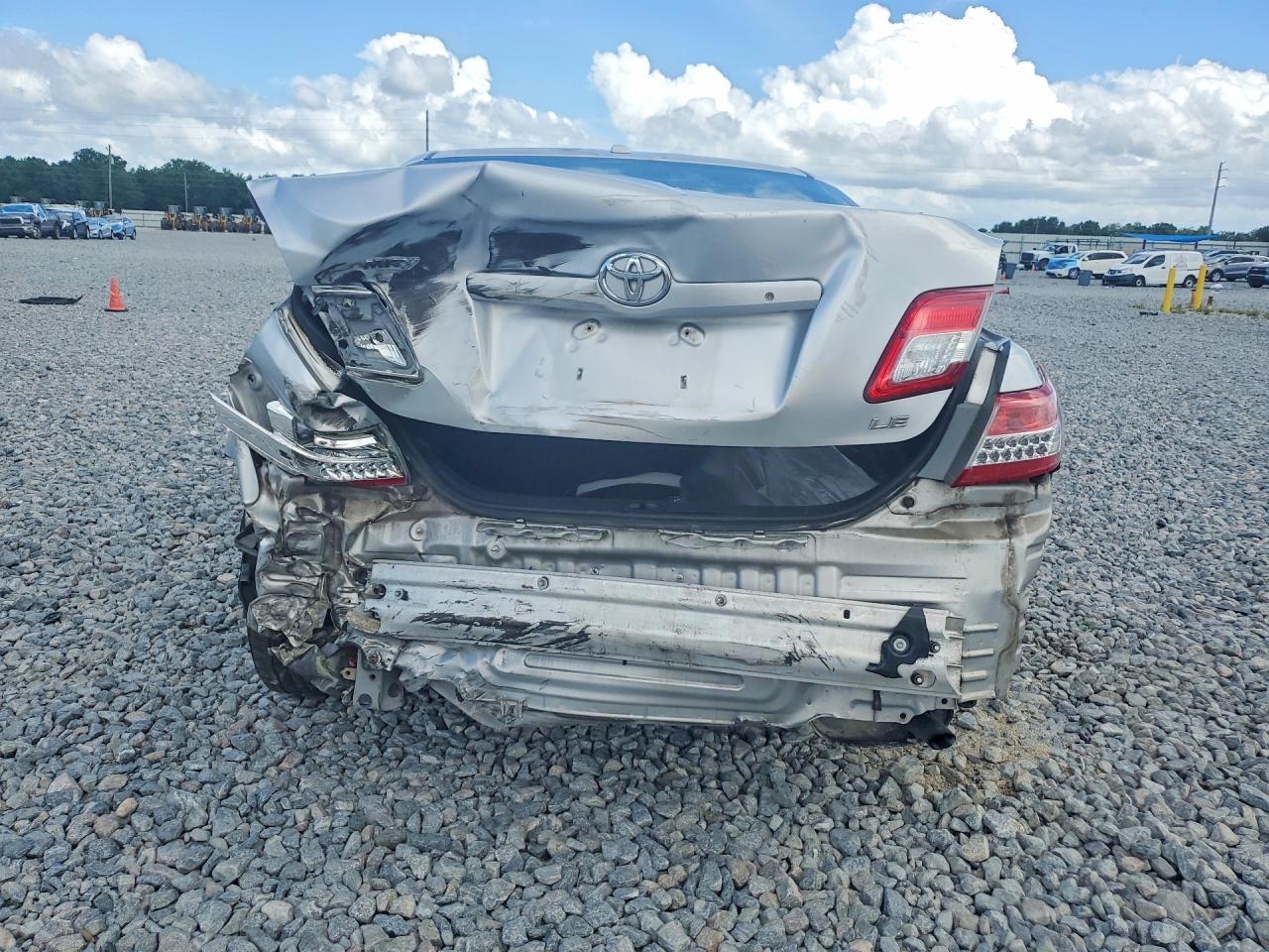2011 Toyota Camry Le - Image 6