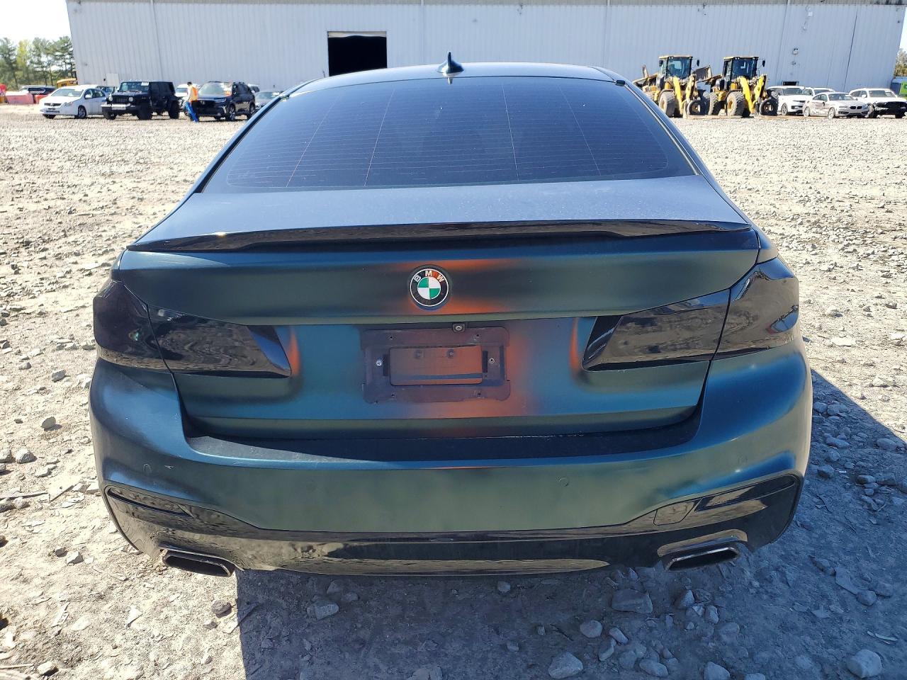 2020 BMW 530 Xi - Фото 6