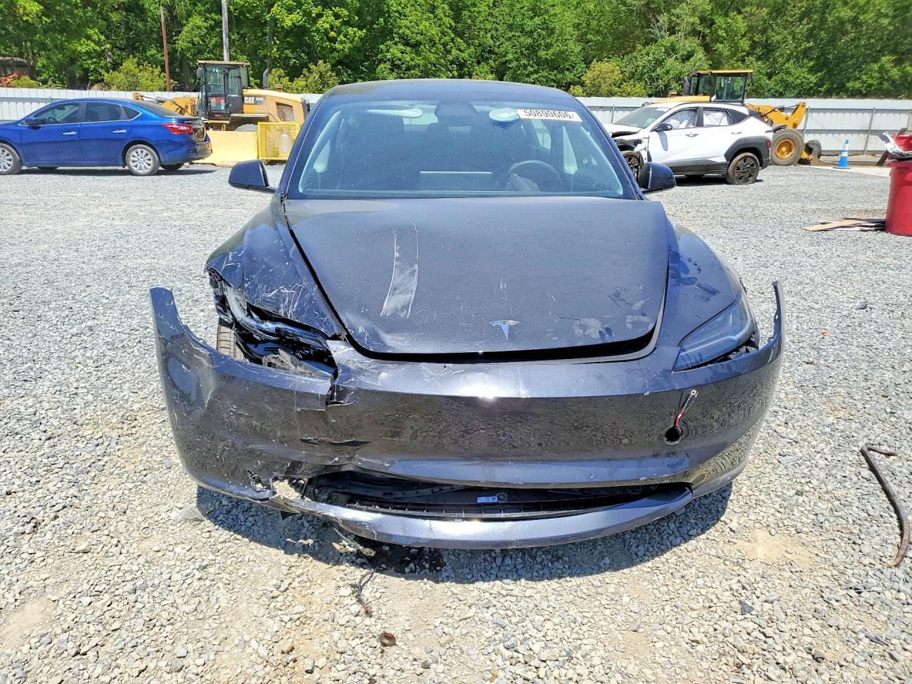 2025 Tesla Model 3 - Фото 5