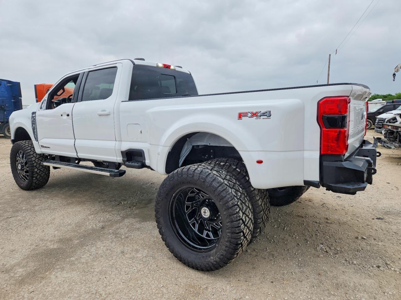 2024 Ford F350 Super Duty - Image 2