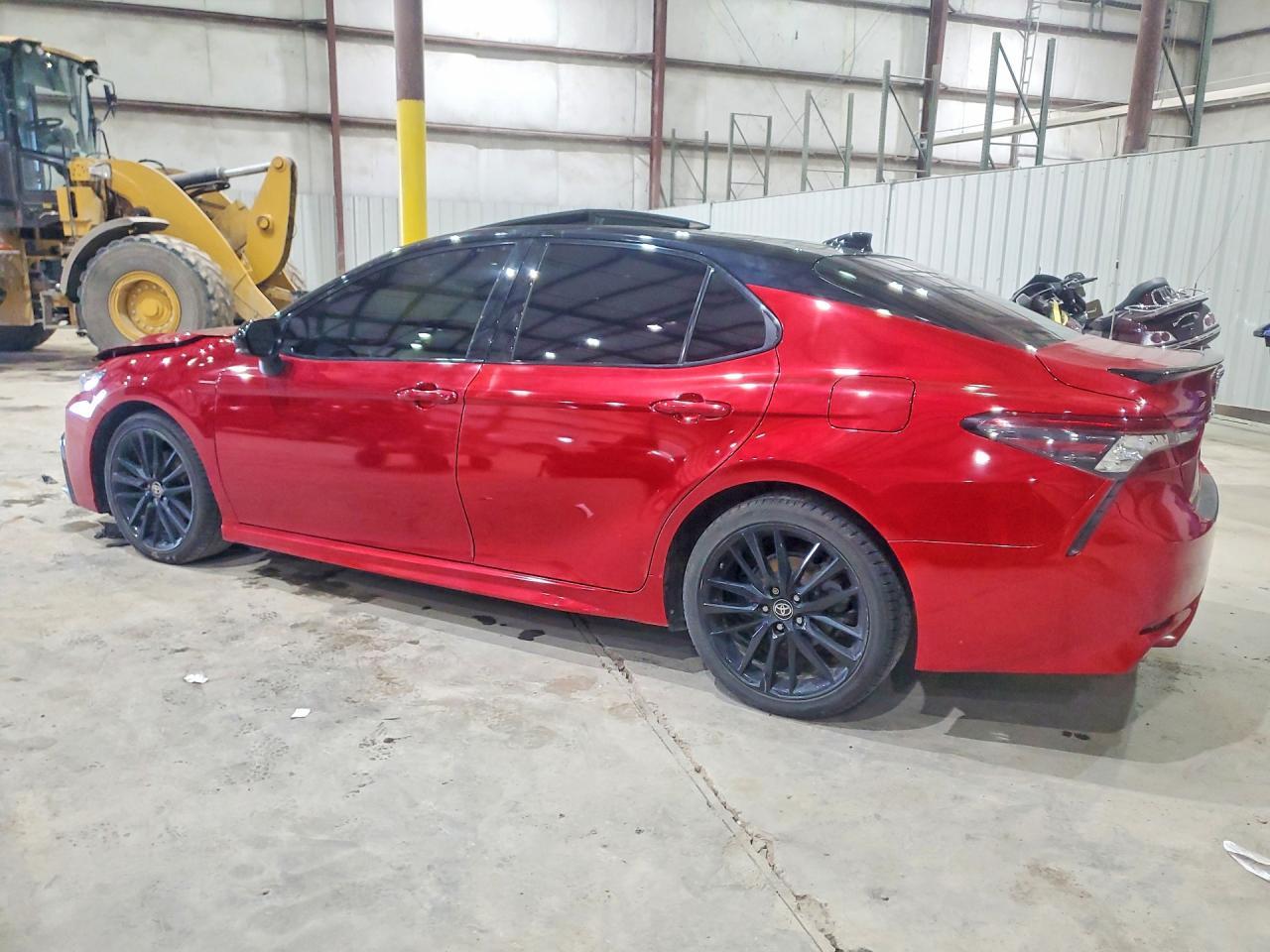 2021 Toyota Camry Xse - Фото 2