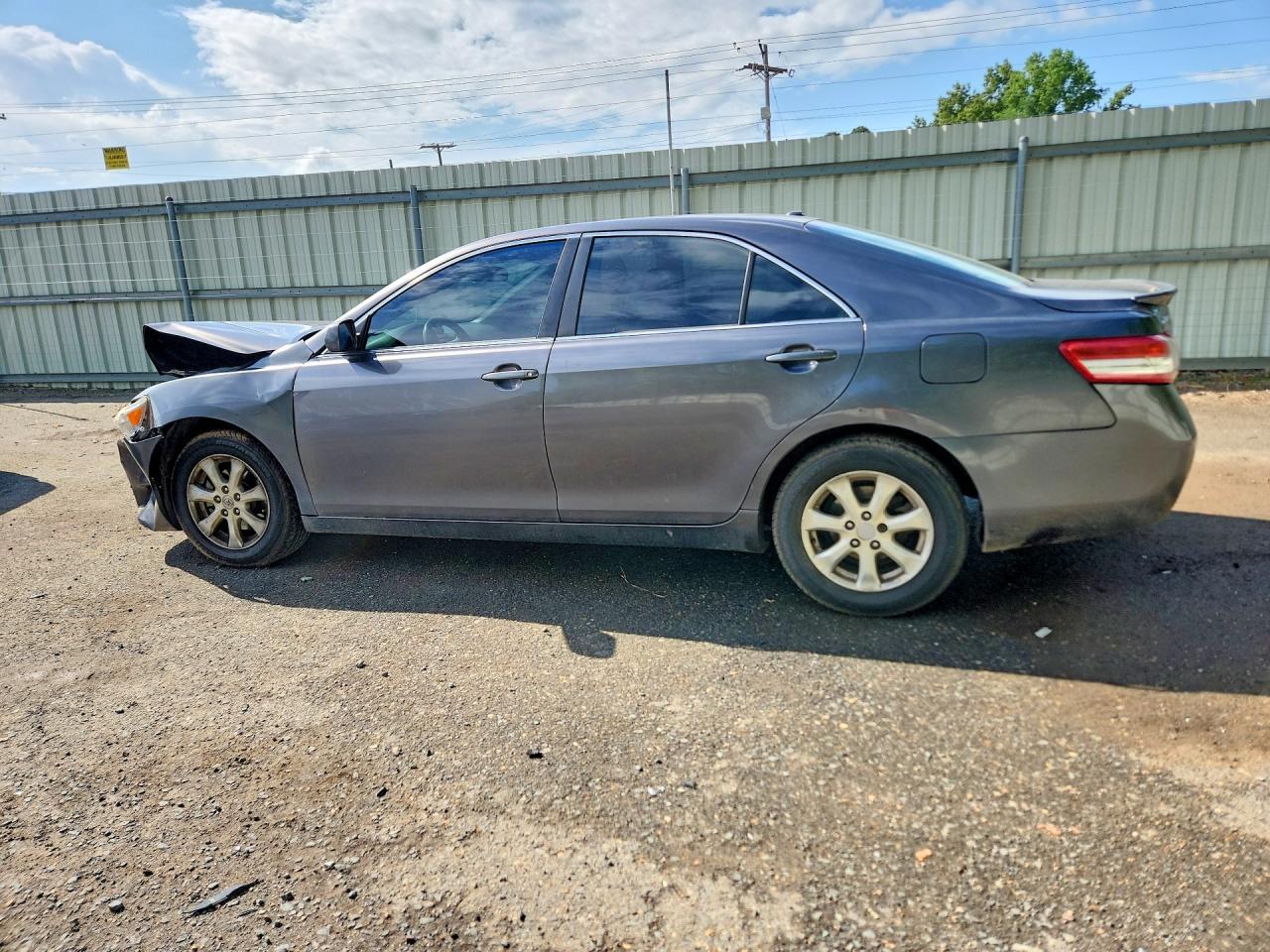 2011 Toyota Camry Le - Image 2