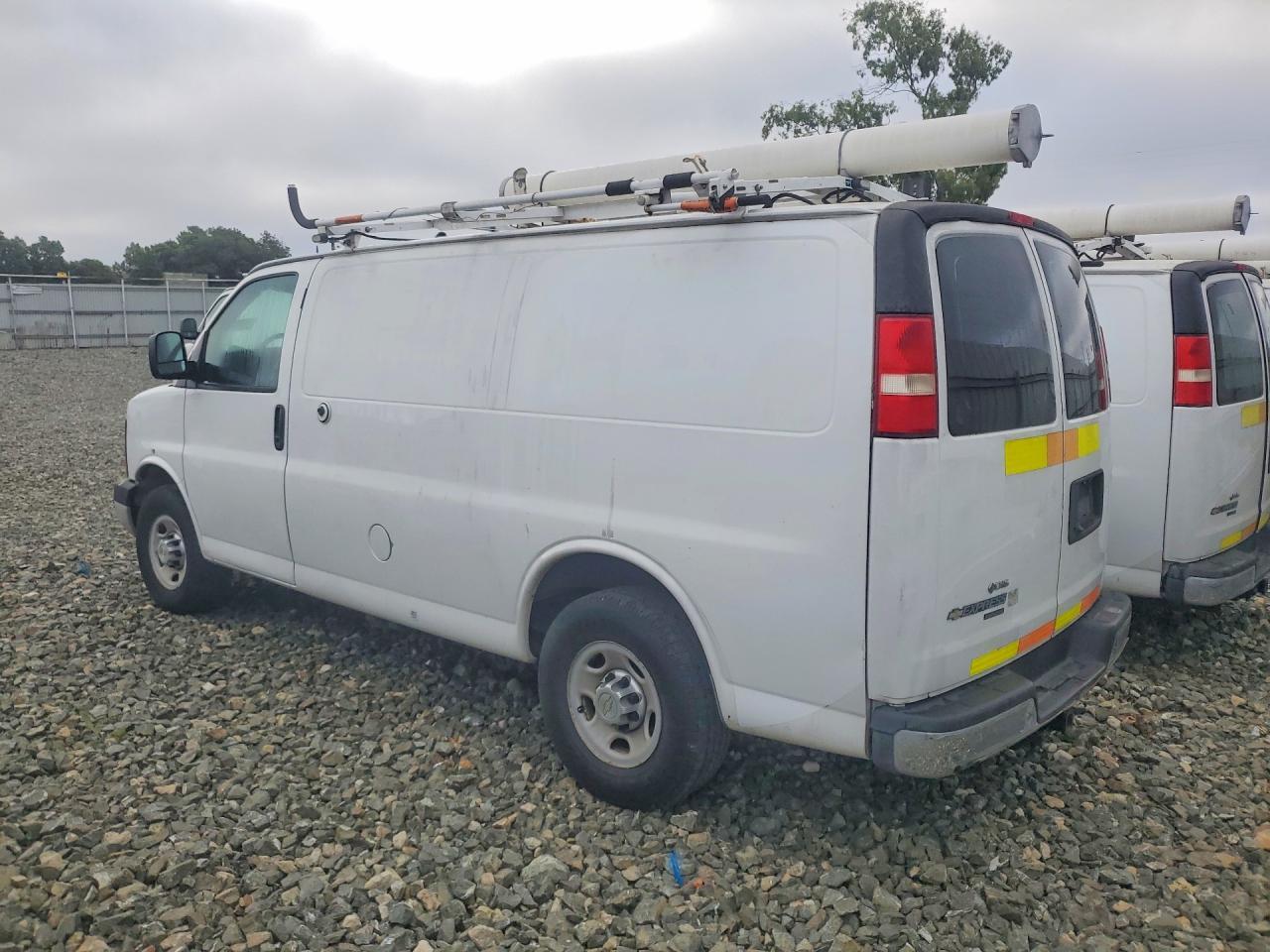 2014 Chevy Express G2500 Cargo - Фото 2