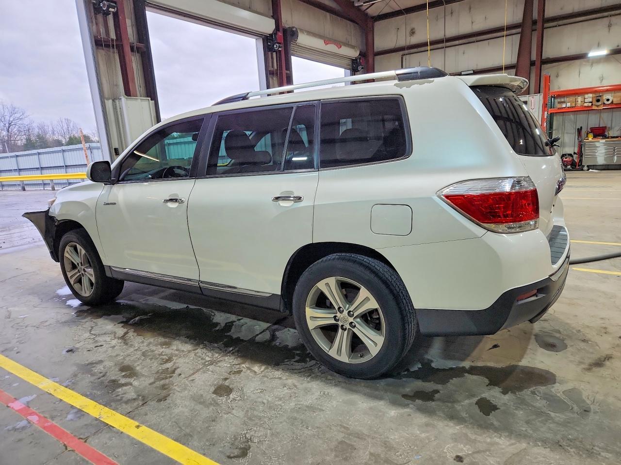 2013 Toyota Highlander Limited - Image 2