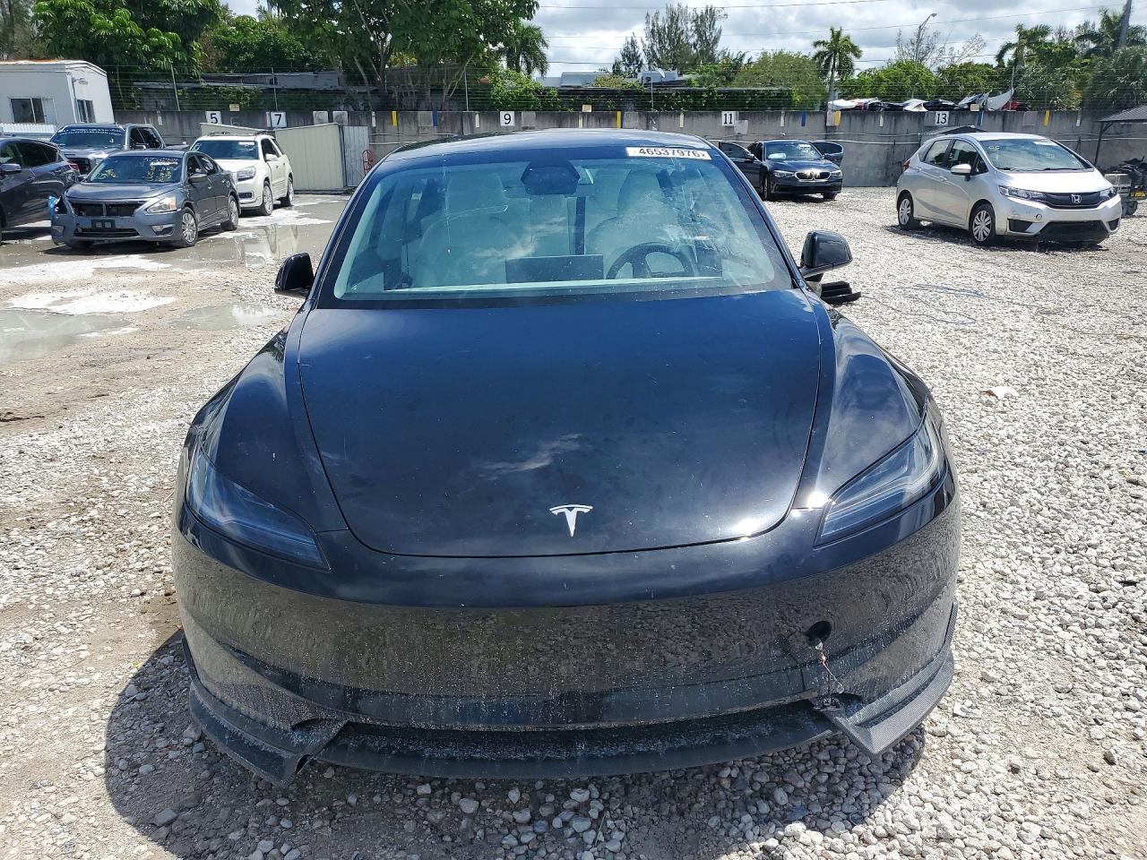 2025 Tesla Model 3 - Фото 5