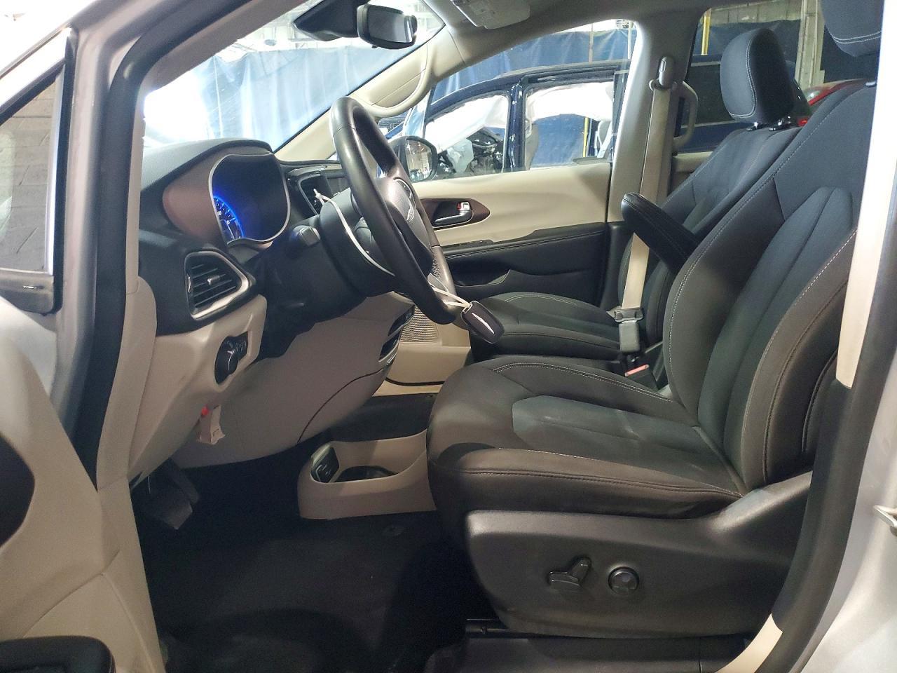 2023 Chrysler Voyager Lx - Image 7