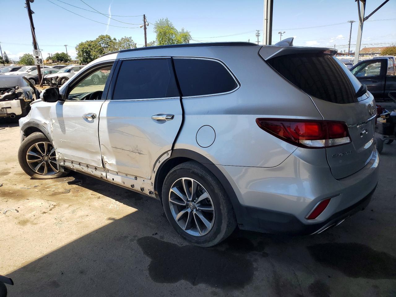 2017 Hyundai Santa Fe Se - Фото 2