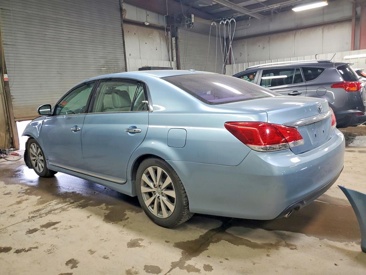 2011 Toyota Avalon Limited - Фото 2